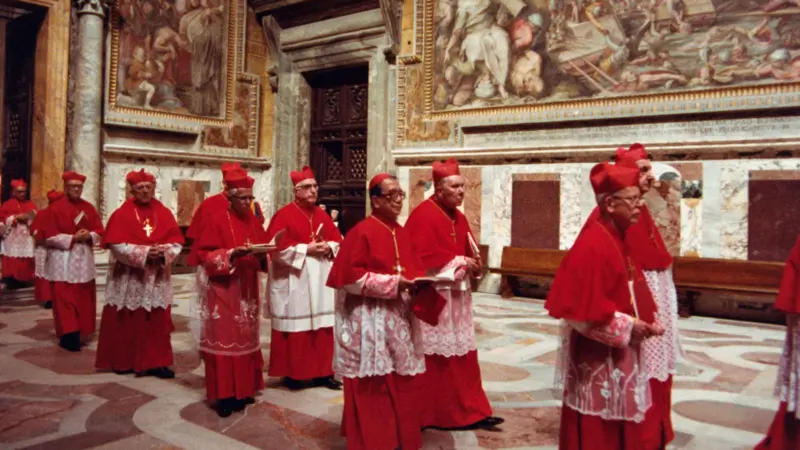 Entenda a cronologia dos últimos papas, suas influências e mudanças na Igreja Católica